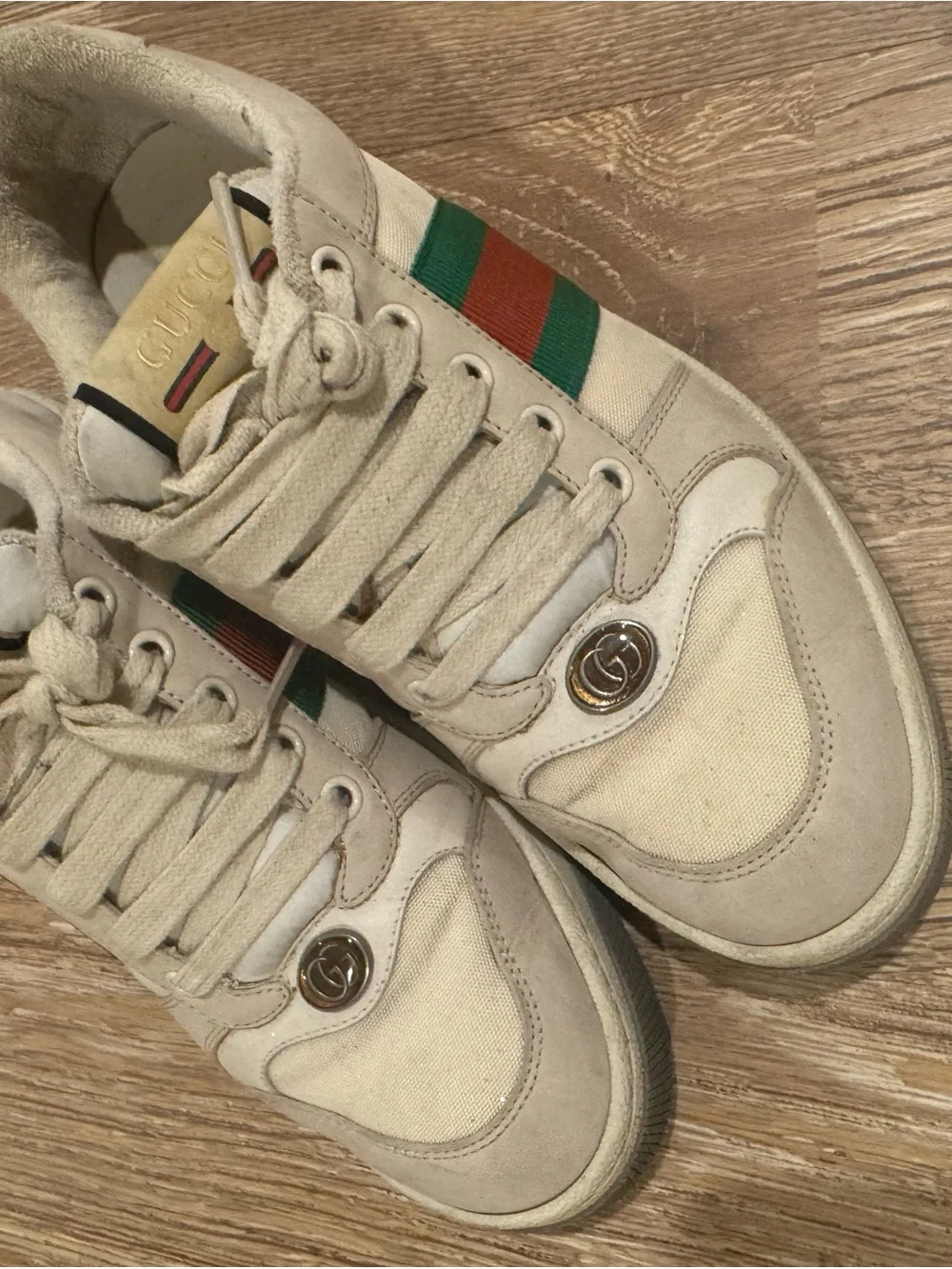 Gucci Cream Low-Top Sneakers with Green and Red Web Stripe